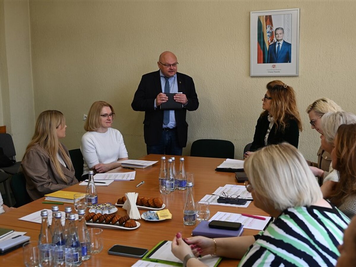 Pakruojo savivaldybėje aptarė vaikų globą: krizių centruose apgyvendinta 19 vaikų, dirba vienas budintis globėjas