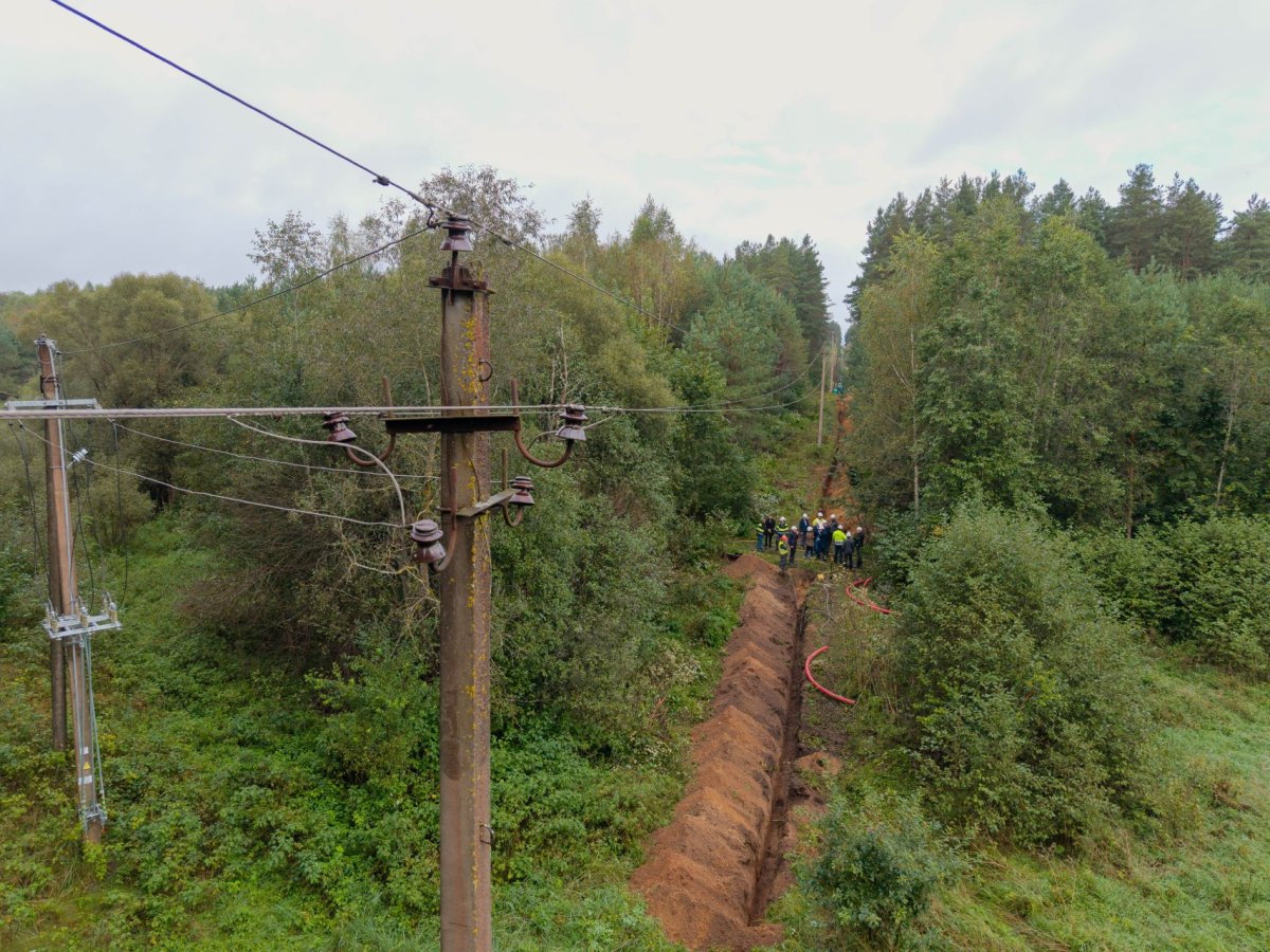 ESO Utenos apskrityje investuoja 28 mln. eurų: šiemet po žeme perkelia 340 km elektros linijų