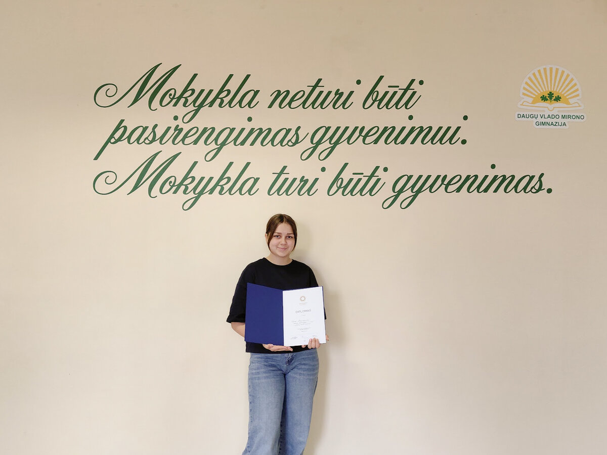 Daugų Vlado Mirono gimnazijos septintokė laimėjo „Sidabro vainikėlį“: darbai keliauja į nacionalinį turą