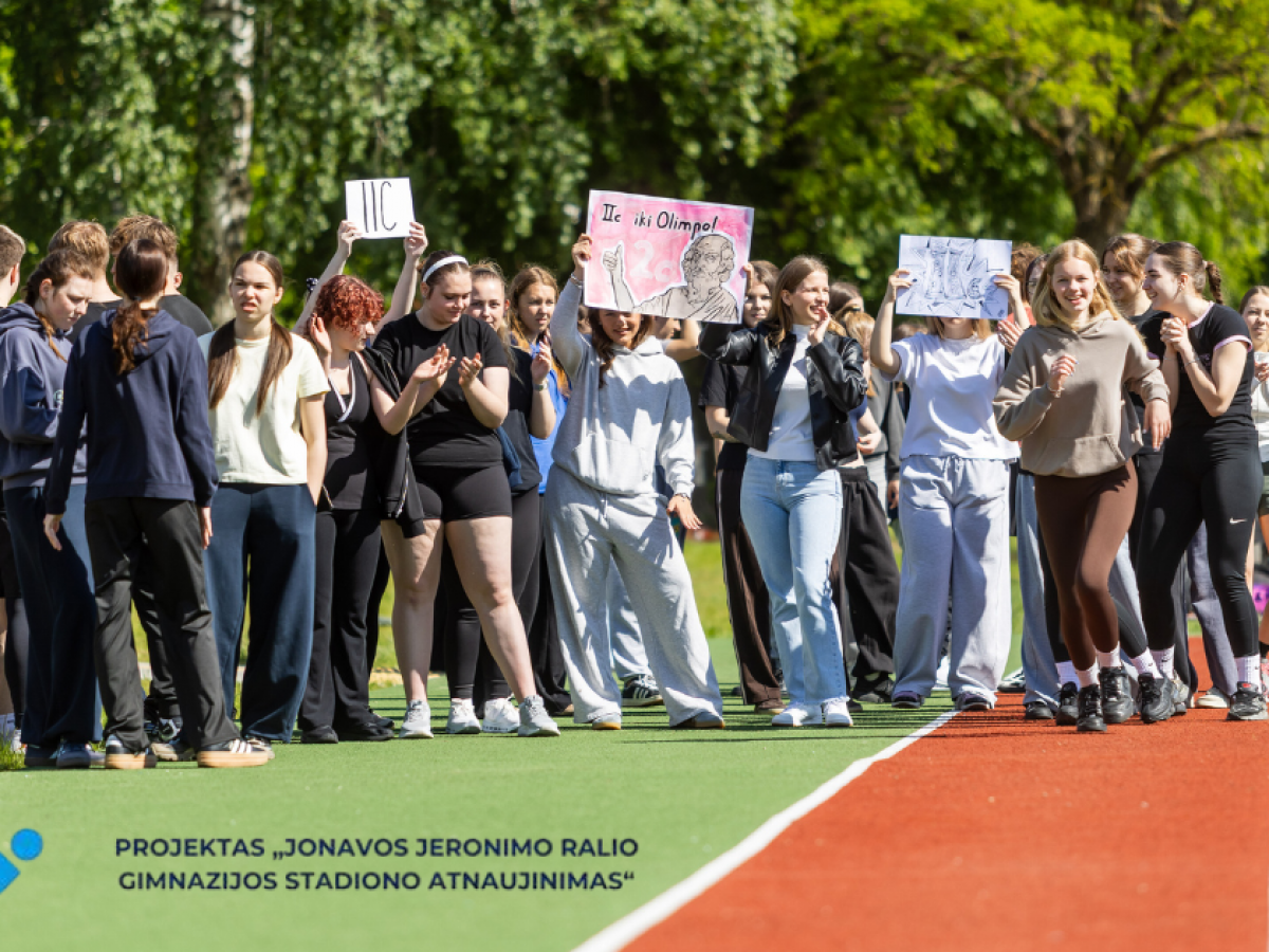 Jeronimo Ralio gimnazijos stadiono atnaujinimas: sporto šventė parodė, kuo gyva bendruomenė