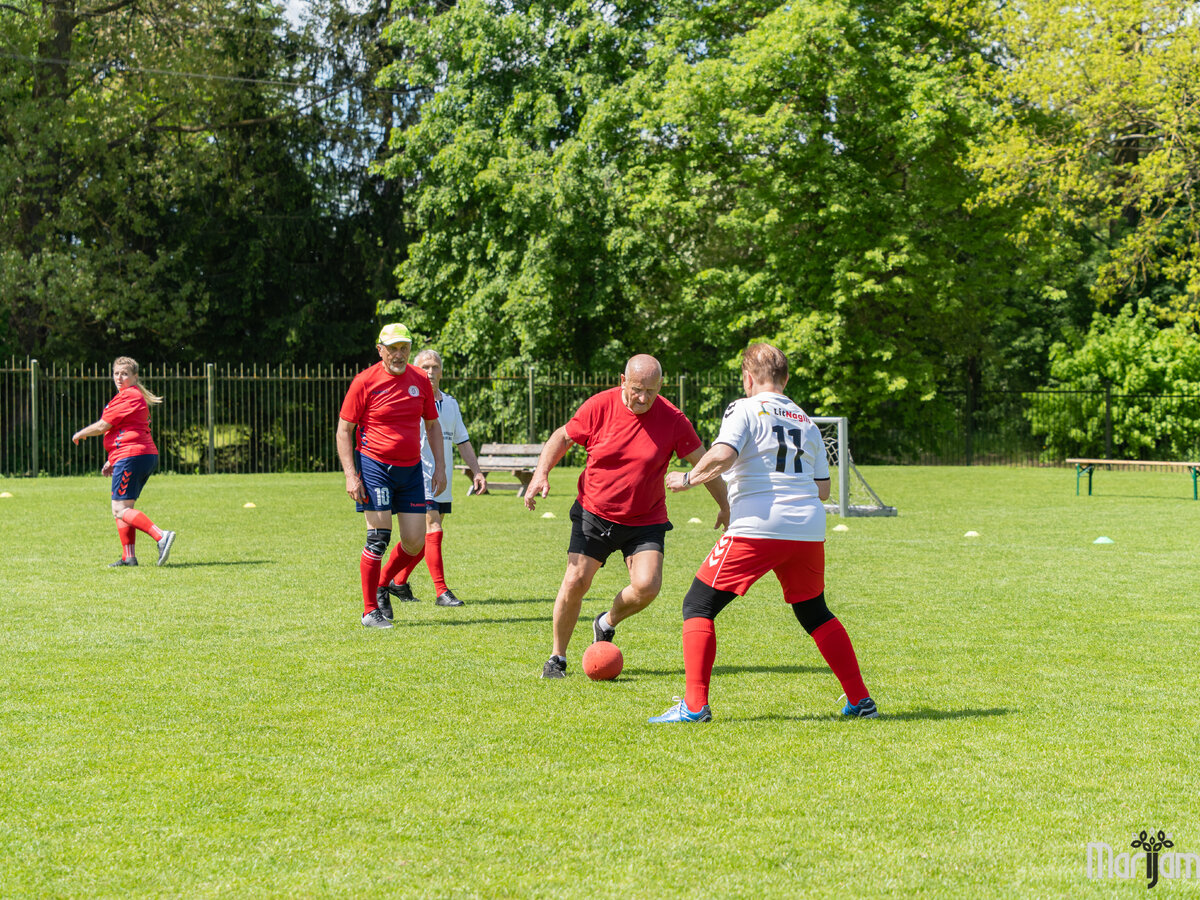 Marijampolėje futbolo vaikščiojant turnyras: mero taurė, prizininkai ir augantis sporto judėjimas