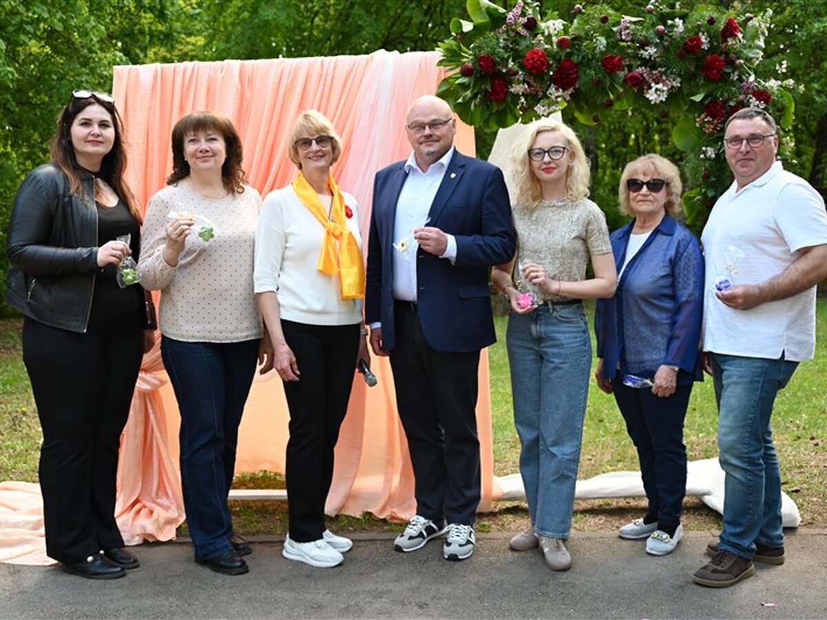 Pakruojo gėlininkų klubui – 20 metų: kaip bendruomenė savo rankomis keičia miesto veidą