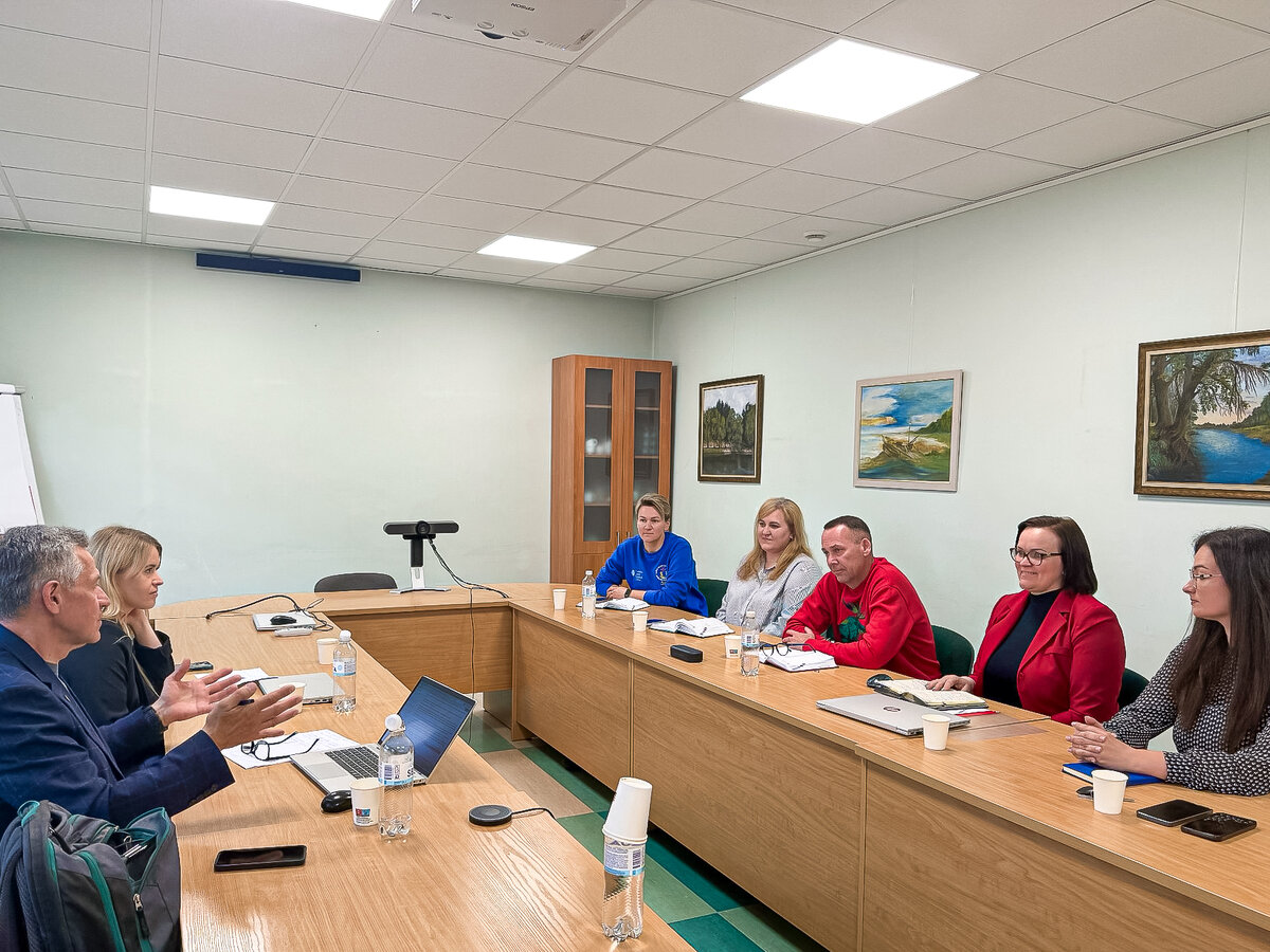 Lazdijų rajono globėjų bendruomenė stiprėja: susitikime aptartos praktikos ir reali savivaldybės pagalba