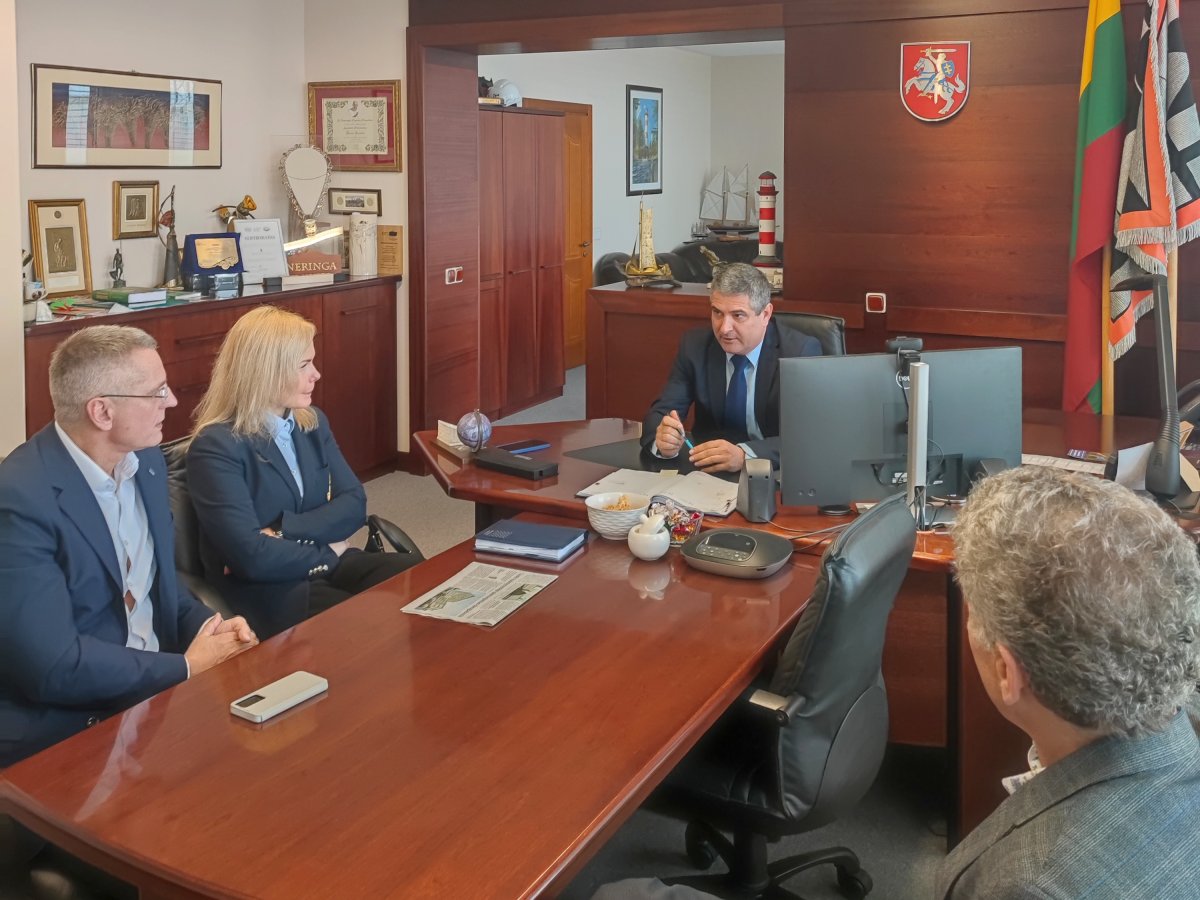 Po spūsčių prie Smiltynės perkėlos: Neringos meras su „Smiltynės perkėla“ tariasi dėl vasaros