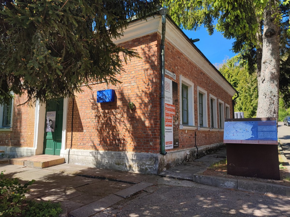 Nidos švyturio kompleksas perduotas Neringai: kas keisis Urbo kalno papėdėje?
