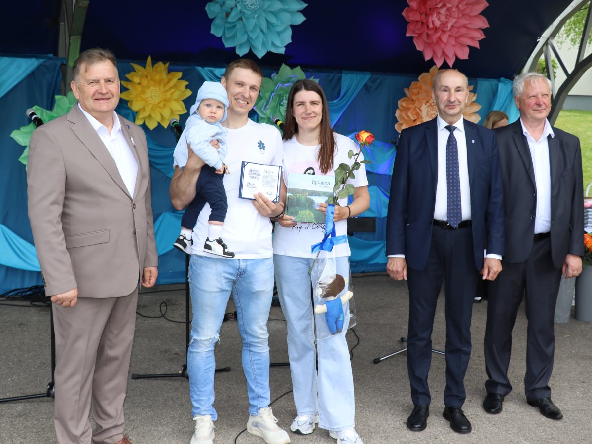 Šeimadienis Ignalinoje subūrė šimtus: nuo bėgimo už šeimas iki pasų 36 naujagimiams