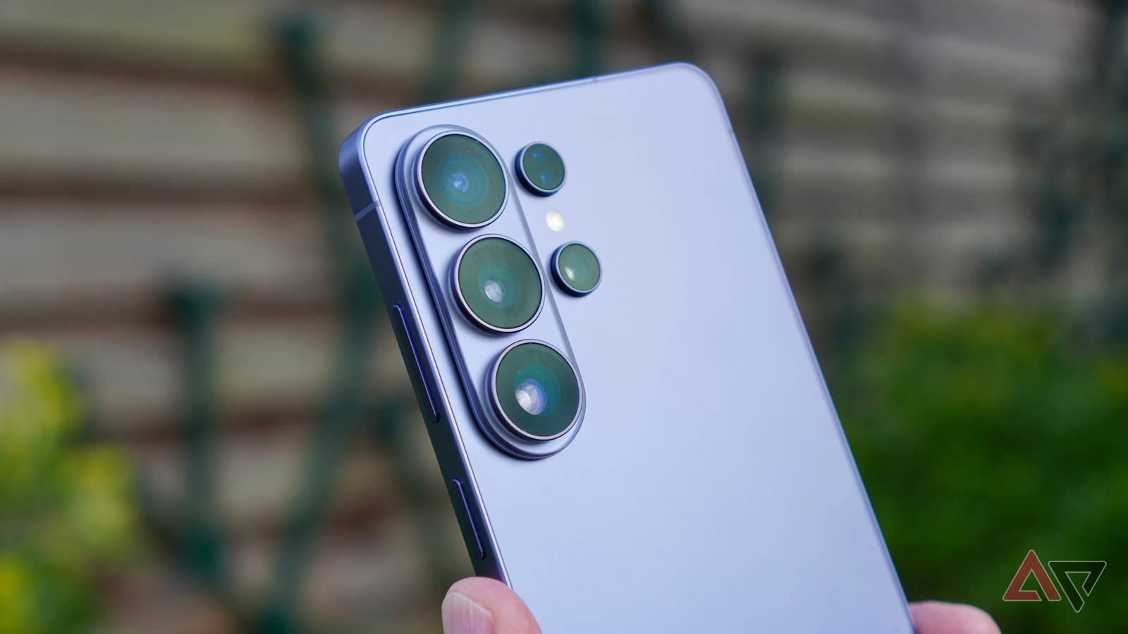 „Samsung“ gali ryžtis drastiškam žingsniui: „Galaxy S27 Ultra“ atsisakys 3 kartų kameros?