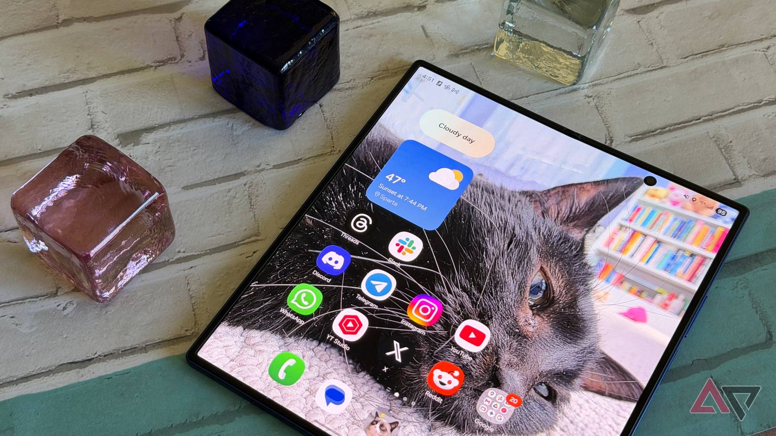 „Samsung“ vėl nutekėjo platesnis „Galaxy Z Fold“: nauji vaizdai žada netikėtą posūkį