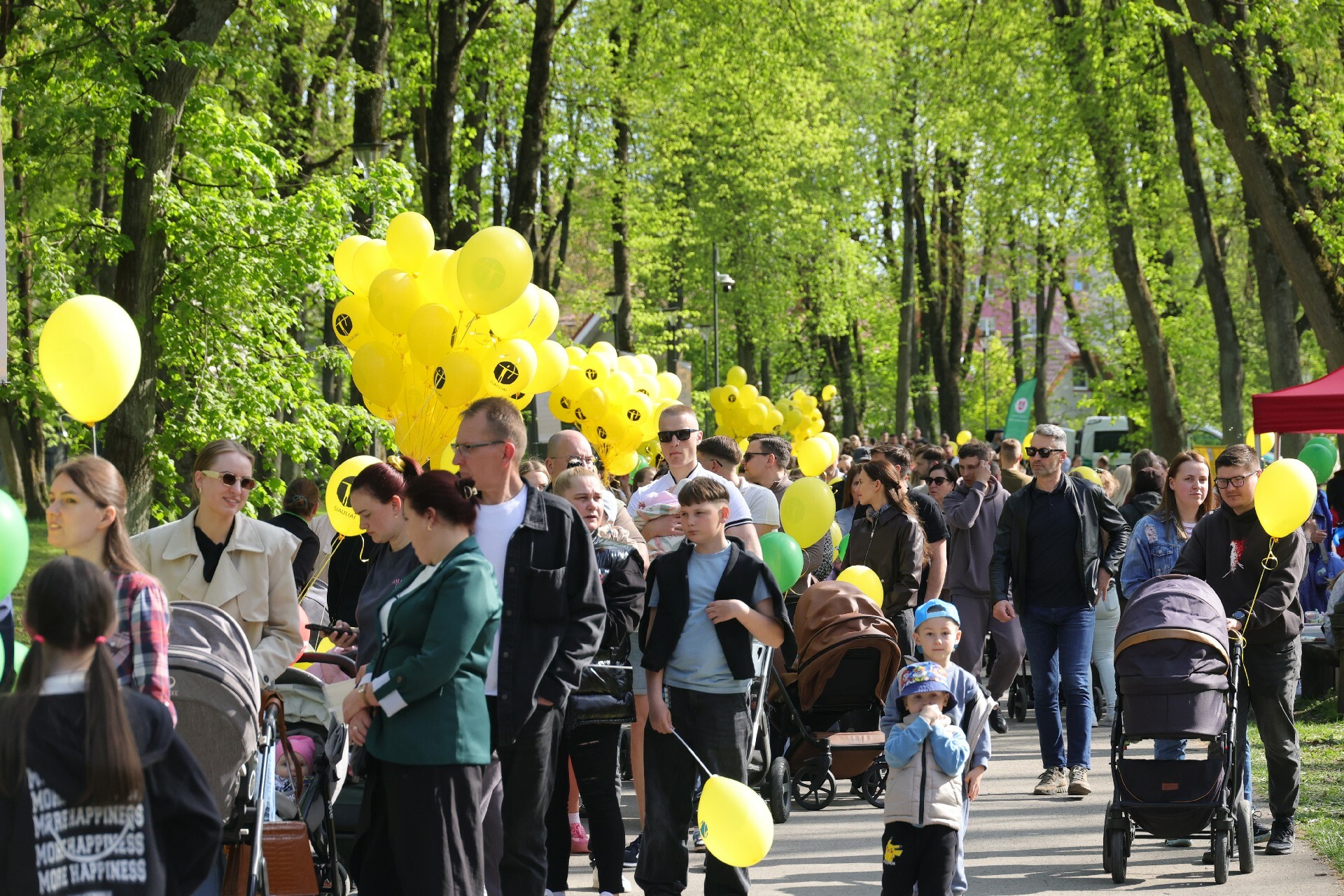 Šiauliai sveikino mažuosius gyventojus: į Centrinį parką pakvietė apie 700 šiemet gimusių kūdikių šeimų