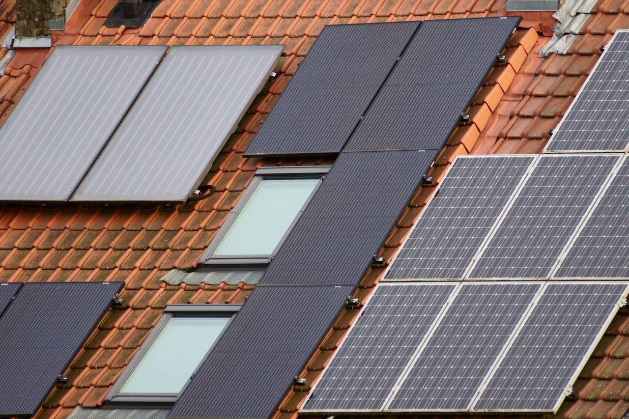 Slovėnija nuo liepos startuoja su elektros dalijimusi: ką galės daryti saulės elektrinių prosumeriai