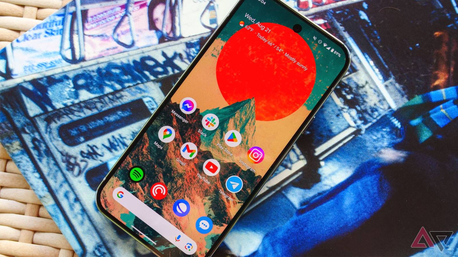„Google“ pagaliau nusileidžia: „Pixel“ telefone fiksuota paieškos juosta gali tapti pasirenkama