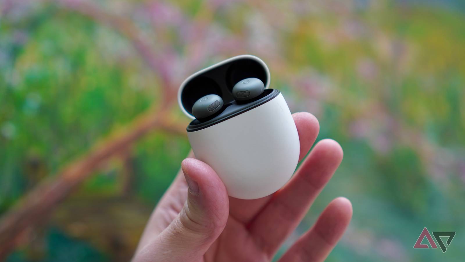 „Google“ ausinėse „Pixel Buds“ dingo svarbūs mygtukai: vartotojai įtaria naują atnaujinimą