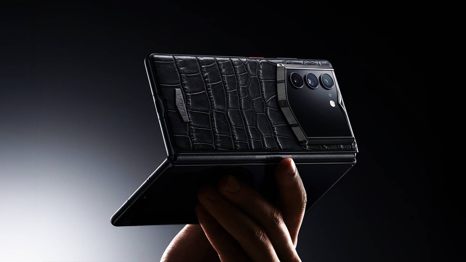 Prabangos telefonų „Vertu“ metė iššūkį „Samsung“: naujasis Alphafold kainuos apie 6 000 eurų