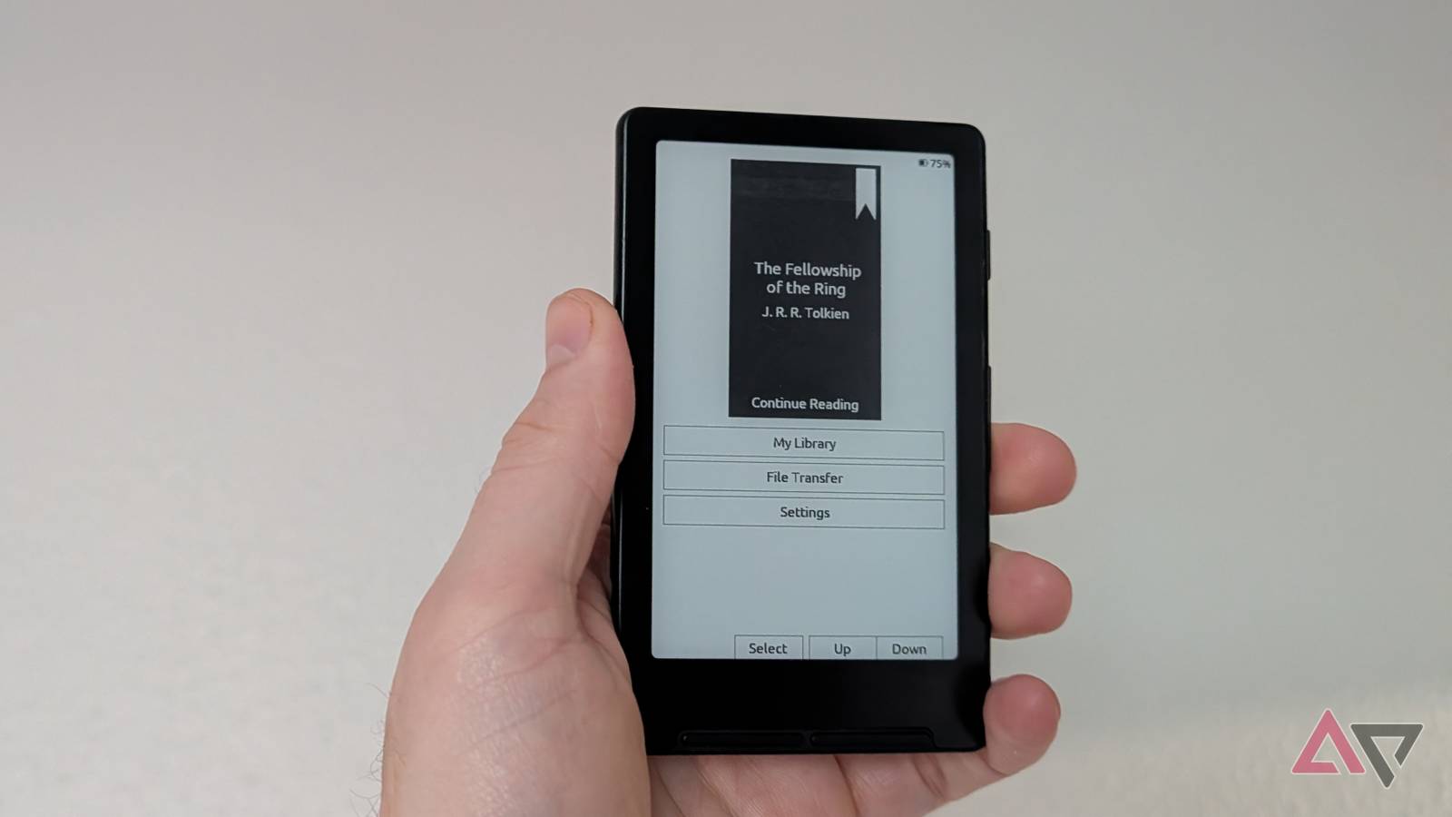 Mini skaityklė „Xteink X4“ šluoja pardavimus: „Amazon“ top 10 aplenkė net kelis „Kindle“