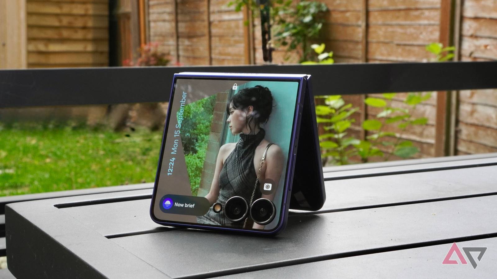 Nutekėjo „Samsung“ Galaxy Z Flip 8: žada pagaliau panaikinti ekrano raukšlę ir palengvinti korpusą