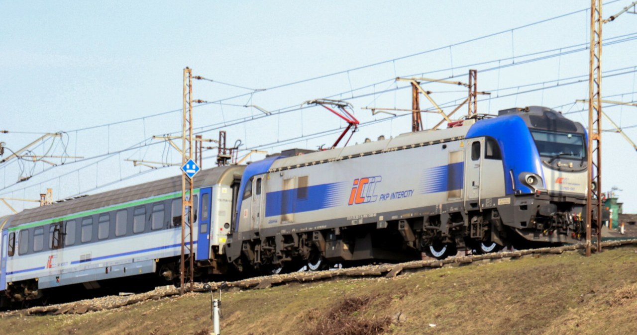 Traukinių keleiviams – blogos žinios: PKP Intercity riboja greitį šimtams vagonų
