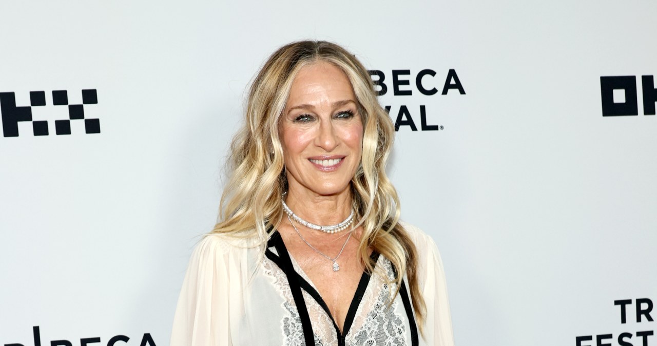 Sarah Jessica Parker Tribekoje pasiuntė žinutę madai: vasarai grįžta provokuojantis nėrinių trendas