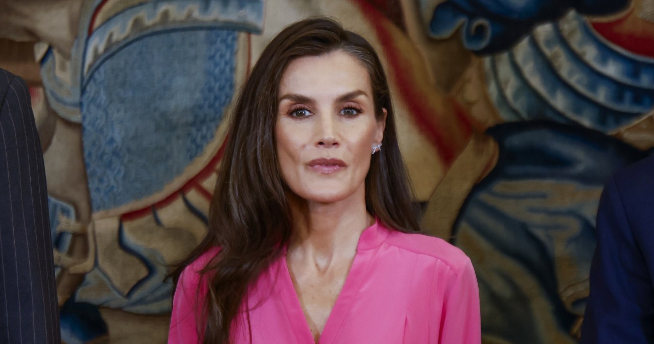 Karalienė Letizia parodė vasaros triuką: fuksija atjaunina ir paryškina įdegį