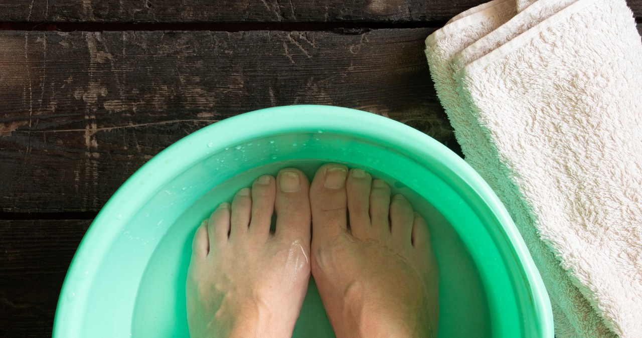 Soda ar actas pėdų vonelėms? Ši klaida gali kainuoti odą – kada kas tikrai veikia