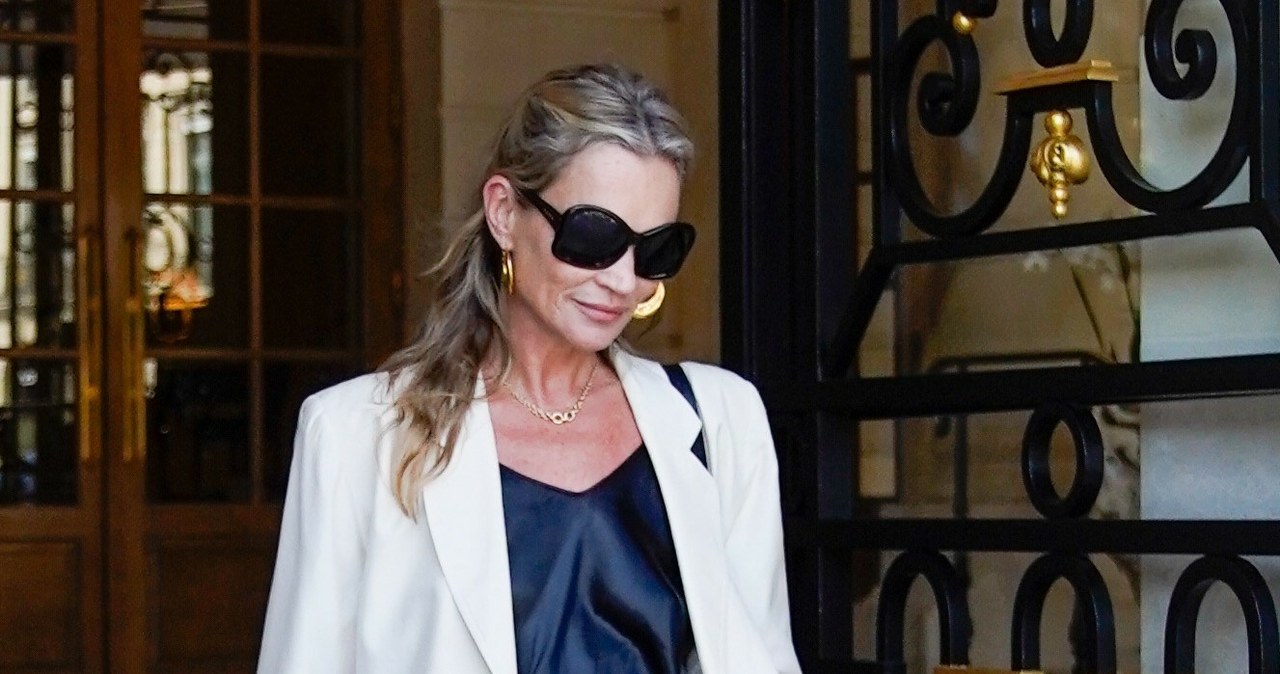 Kate Moss Paryžiuje išsitraukė retą „Hermès“ džinsinę „Birkin“: kolekcininkai medžioja