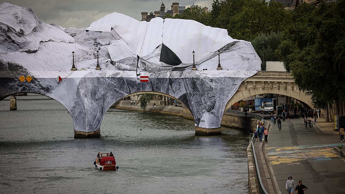 Paryžiuje taisoma menininko JR instaliacija „La Caverne du Pont Neuf“: atidarymas nukeltas neribotam laikui