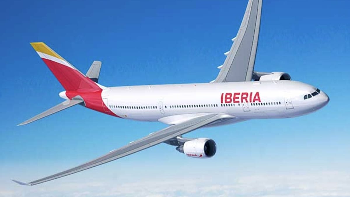 „Iberia“ stabdo tiesioginius skrydžius Madridas–Havana iki lapkričio: priežastis – kuro stoka