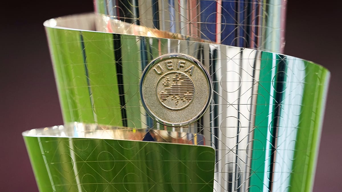 UEFA pratęsė rusų komandų diskvalifikaciją iki 2026–2027 sezono: ką tai keičia futbole