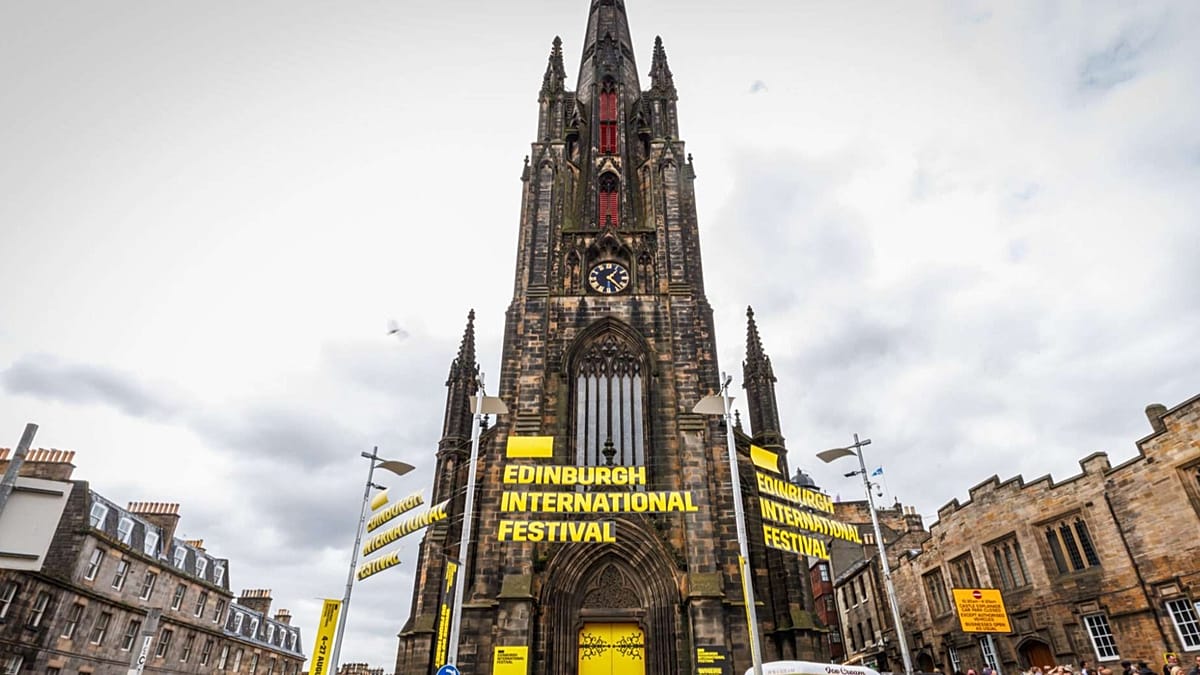 Edinburgo tarptautinis festivalis 2026 metais skelbia renginius be telefonų: ką tai keičia žiūrovams