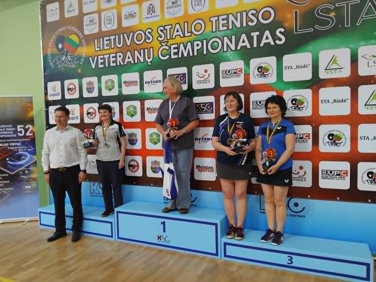 Akmenės krašto stalo tenisininkai Kelmėje iškovojo 8 medalius veteranų čempionate