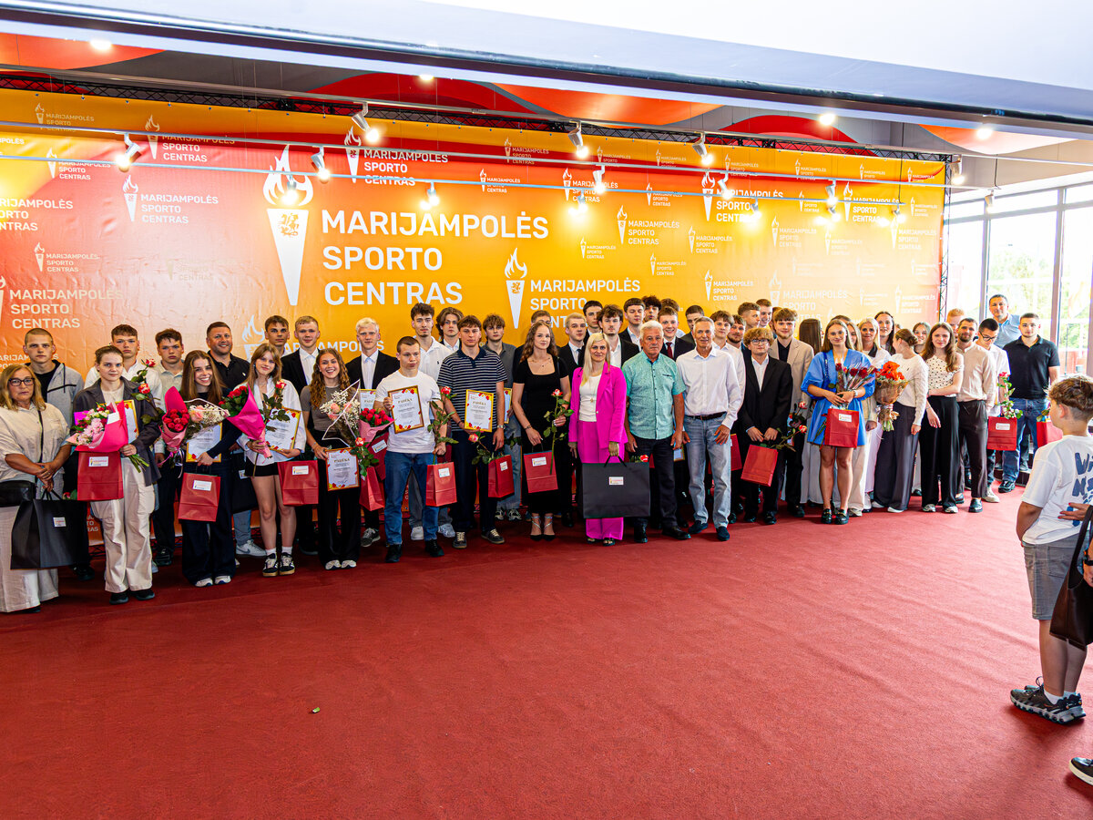 Sportas, disciplina ir draugystės: Marijampolės sporto centro abiturientai užvertė svarbų etapą