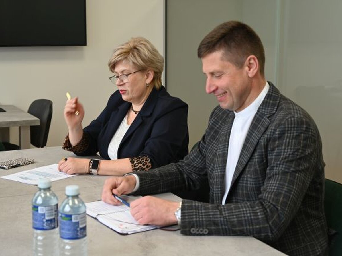 Pakruojo rajone gelbėjamas avarinis paveldas: skirta 30 000 eurų Rozalimo bažnyčios stogui