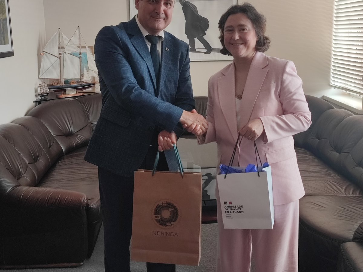 Prancūzijos ambasadorės vizitas Neringoje: dėmesys Sartro ir de Beauvoir palikimui bei naujiems projektams