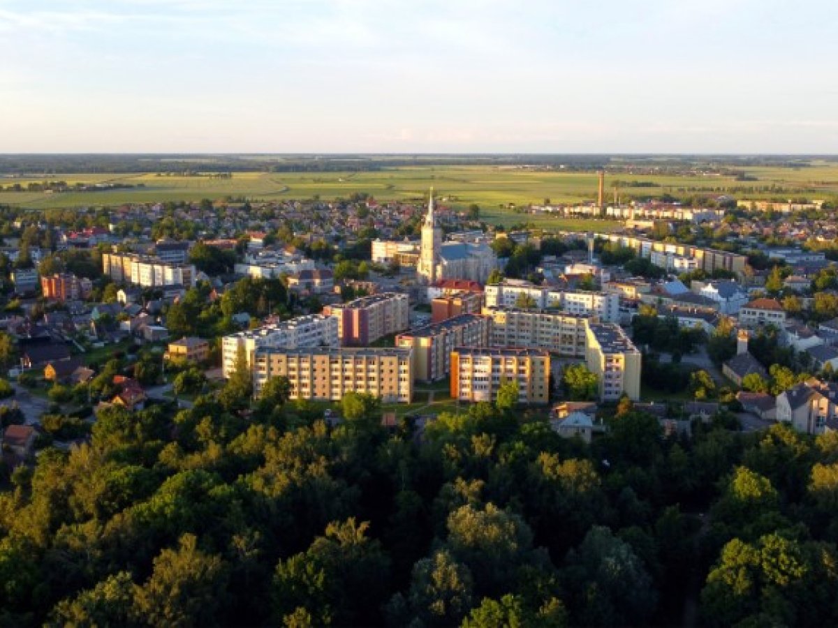 Joniškyje tvarkomi lietaus nuotekų tinklai: kuriose gatvėse darbai mažins sklypų apsėmimą