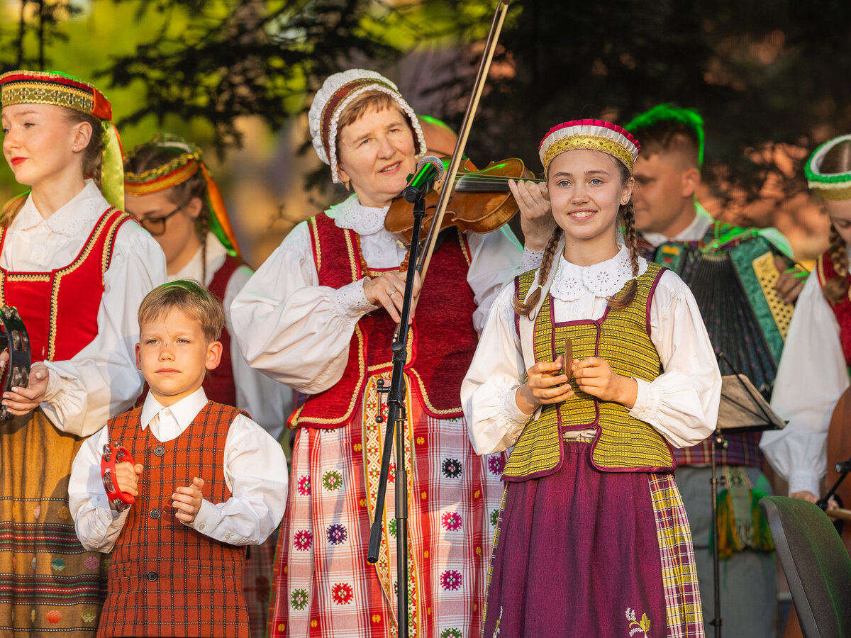 Nemunaitis šventė „Čia mūsų namai“: bendruomenės 20-metis, „Smiltės“ jubiliejus ir Radži koncertas