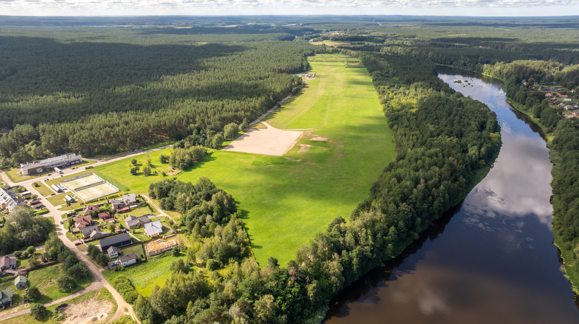Druskininkų aerodromui – nauja kryptis: taryba patvirtino planą renginiams, sportui ir turizmui