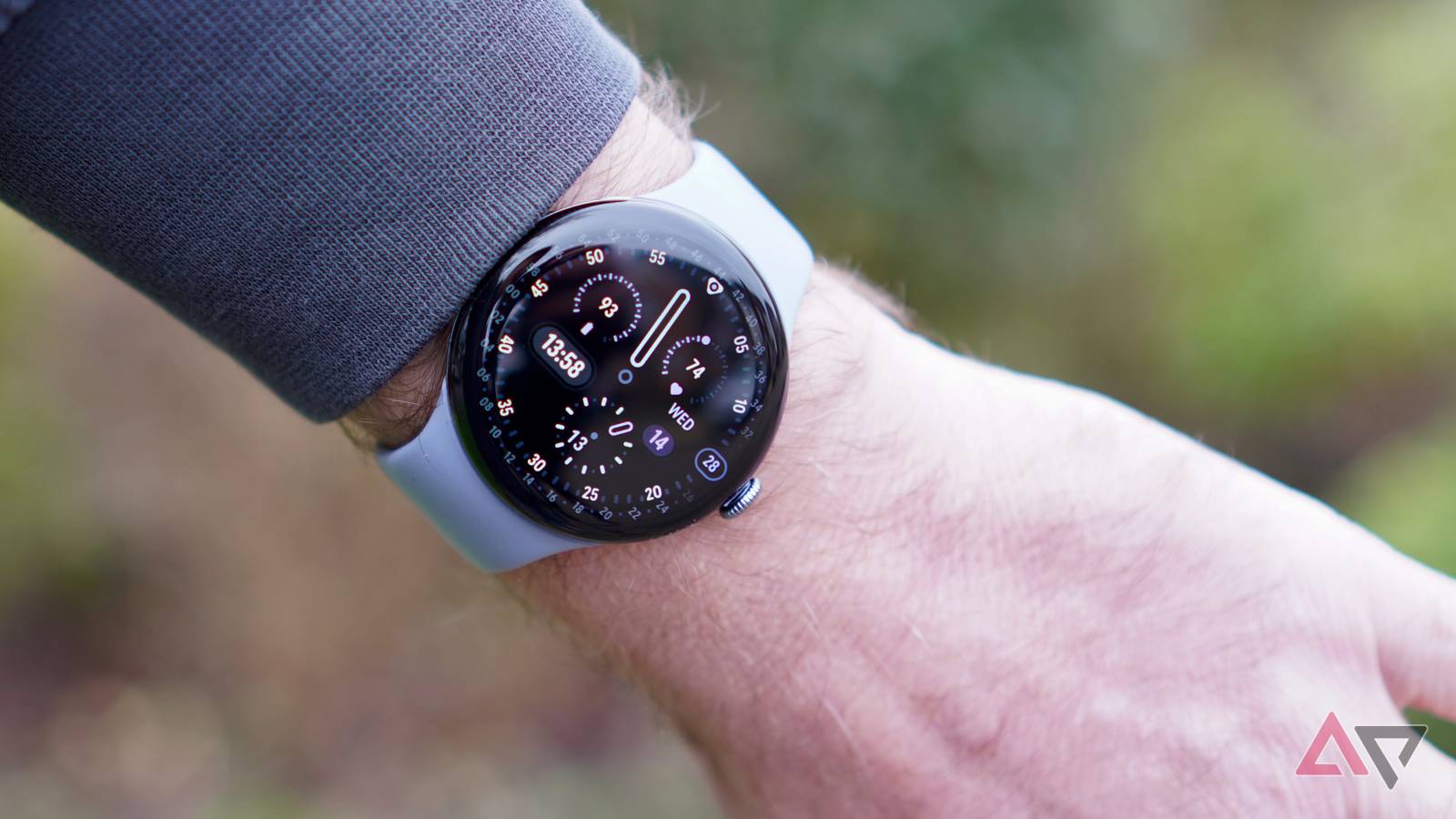 Netikėtas „Google“ kuriozas: naras iškėlė galimą „Pixel Watch 5“ prototipą iš vandens