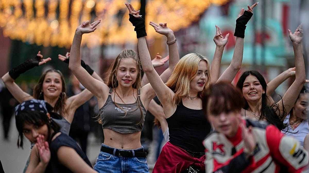 Aura farming mūšiai iš „TikTok“ persikėlė į gatves: kaip laimima charizmos dvikova