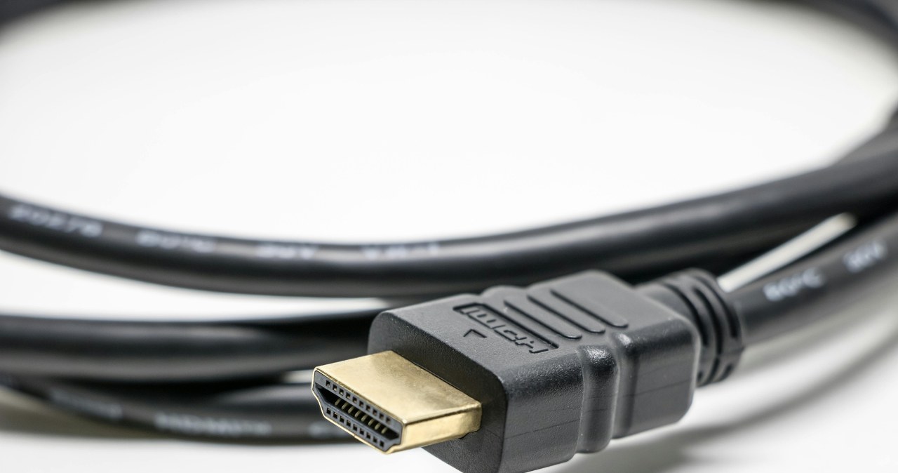 Ar verta mokėti 70 eurų už HDMI laidą? Ekspertai paaiškina, kada brangus tikrai laimi