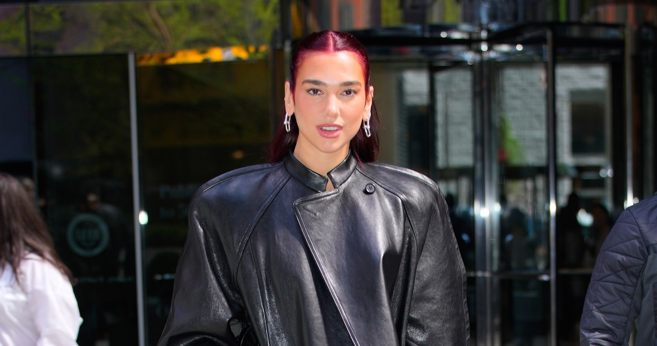 Rudenį vėl madingas odinis paltas: taip jį dėvi Dua Lipa ir vienas derinys visada suveikia