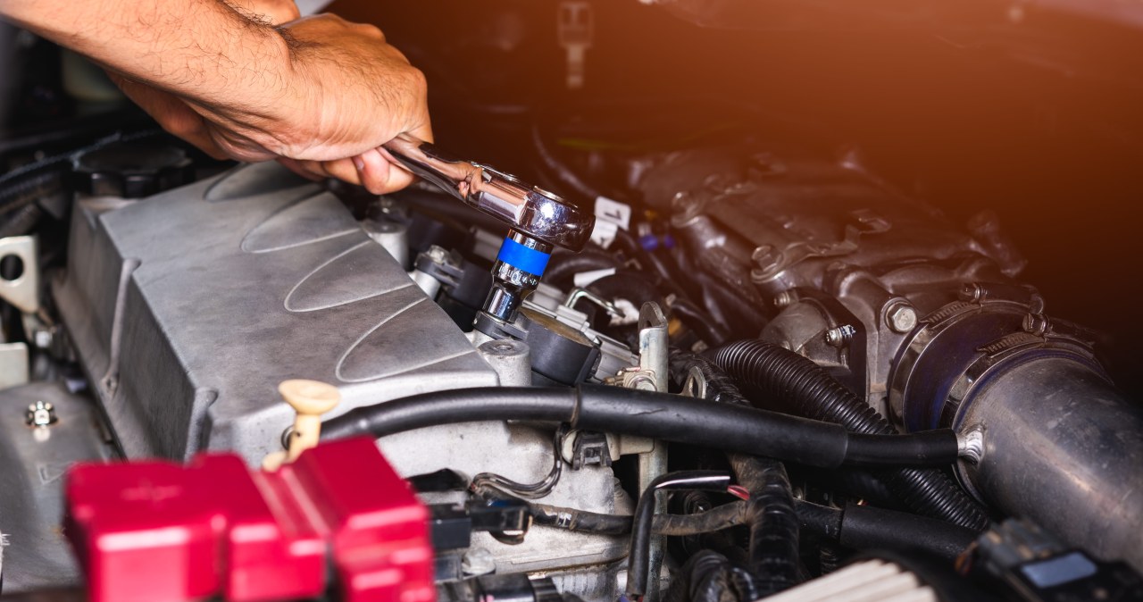 Vairuotojus žudo įprotis prie kolonėlės: mechanikas paaiškino, kaip išsaugoti purkštukus