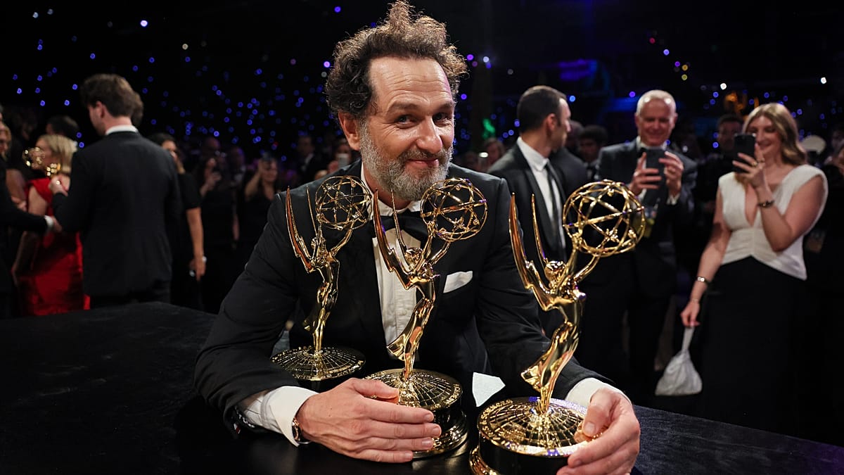 „Widow’s Bay“ triumfas „Emmy“: Matthew Rhys laimėjo tris apdovanojimus ir perrašė rekordus