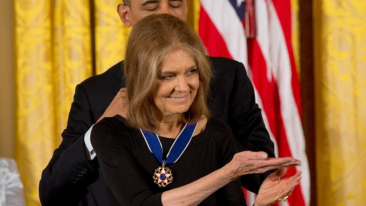 Mirė Gloria Steinem (92): feministinio judėjimo veidas, žurnalistė ir „Ms.“ bendraįkūrėja