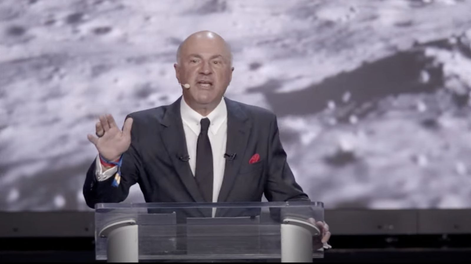 Kevinas O’Leary vėl perka kriptovaliutas: lūžio tašku vadina biržų sprendimą dėl blokčeino