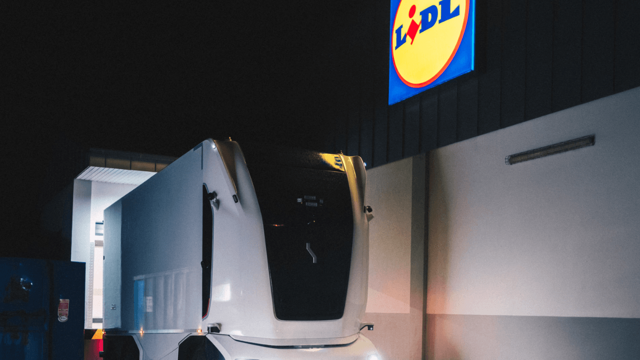 „Einride“ ir Lidl Vokietijoje pradėjo krovinių gabenimą be vairuotojo: pirmasis 4 lygio sunkvežimis viešuose keliuose