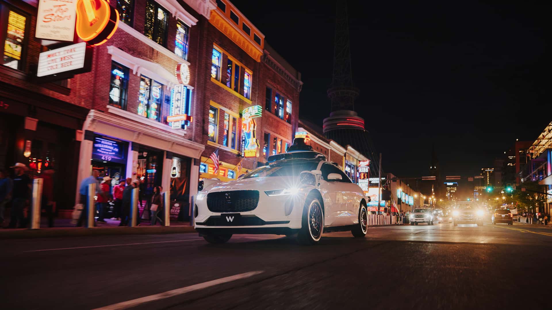 „Waymo“ su „Lyft“ smogia „Uber“: autonominiai pavežėjimai jau Našvilyje, ką tai keičia?