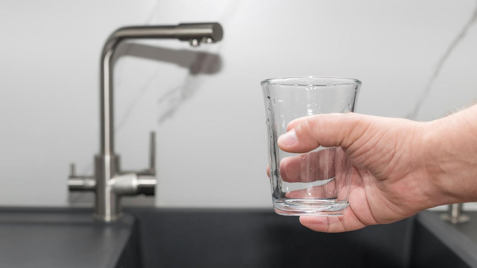 Po šia kriauklės detale slepiasi triukas: pirkėjai dažnai pamiršta patikrinti svarbiausią dalyką