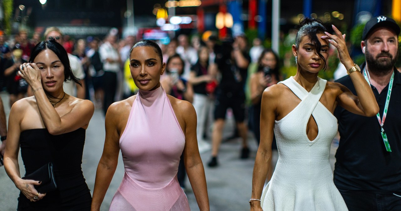 Permatoma ir gili iškirptė: Kim Kardashian Singapūre pavogė dėmesį nuo „Formulės 1“